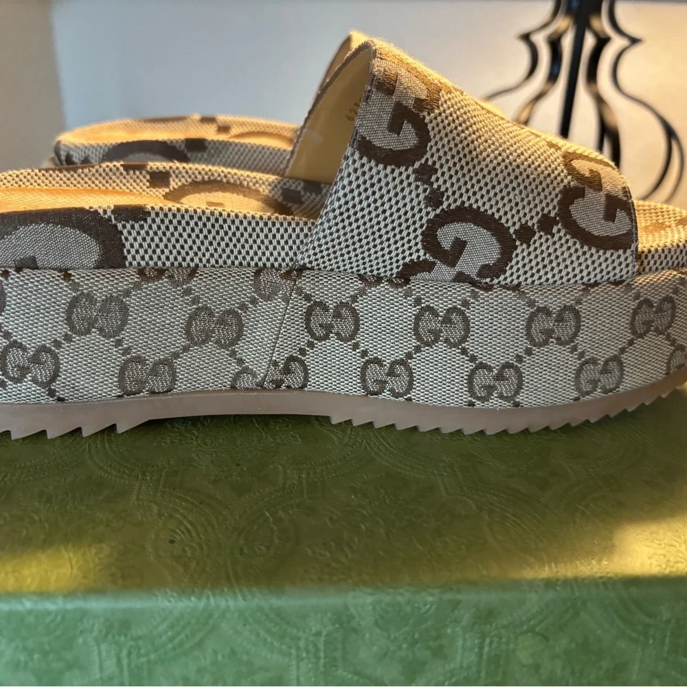 Gucci platform slide